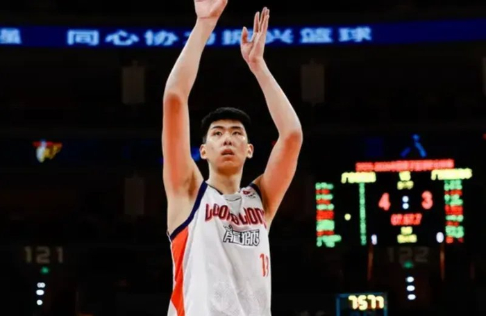 广州男篮季后赛G2惨败广东 徐昕防守漏洞遭杜锋